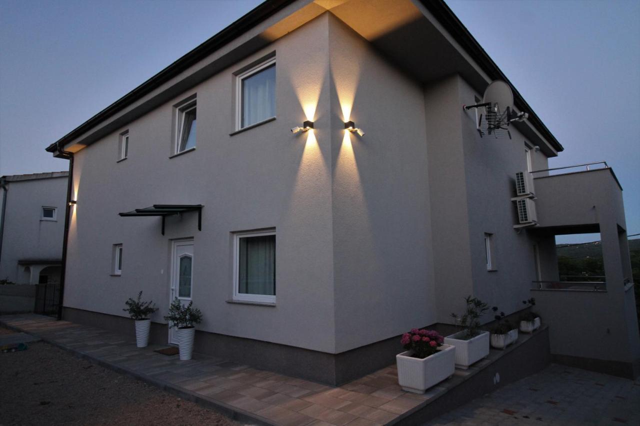 Apartments Klaudija Čižići Eksteriør bilde