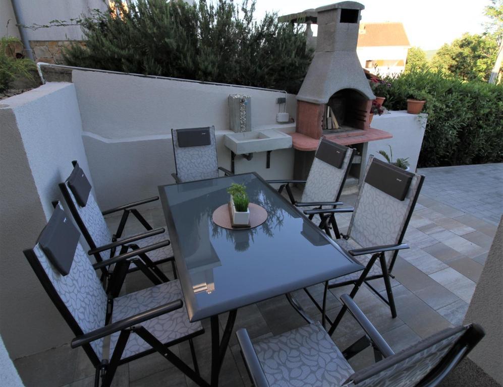 Apartments Klaudija Čižići Eksteriør bilde