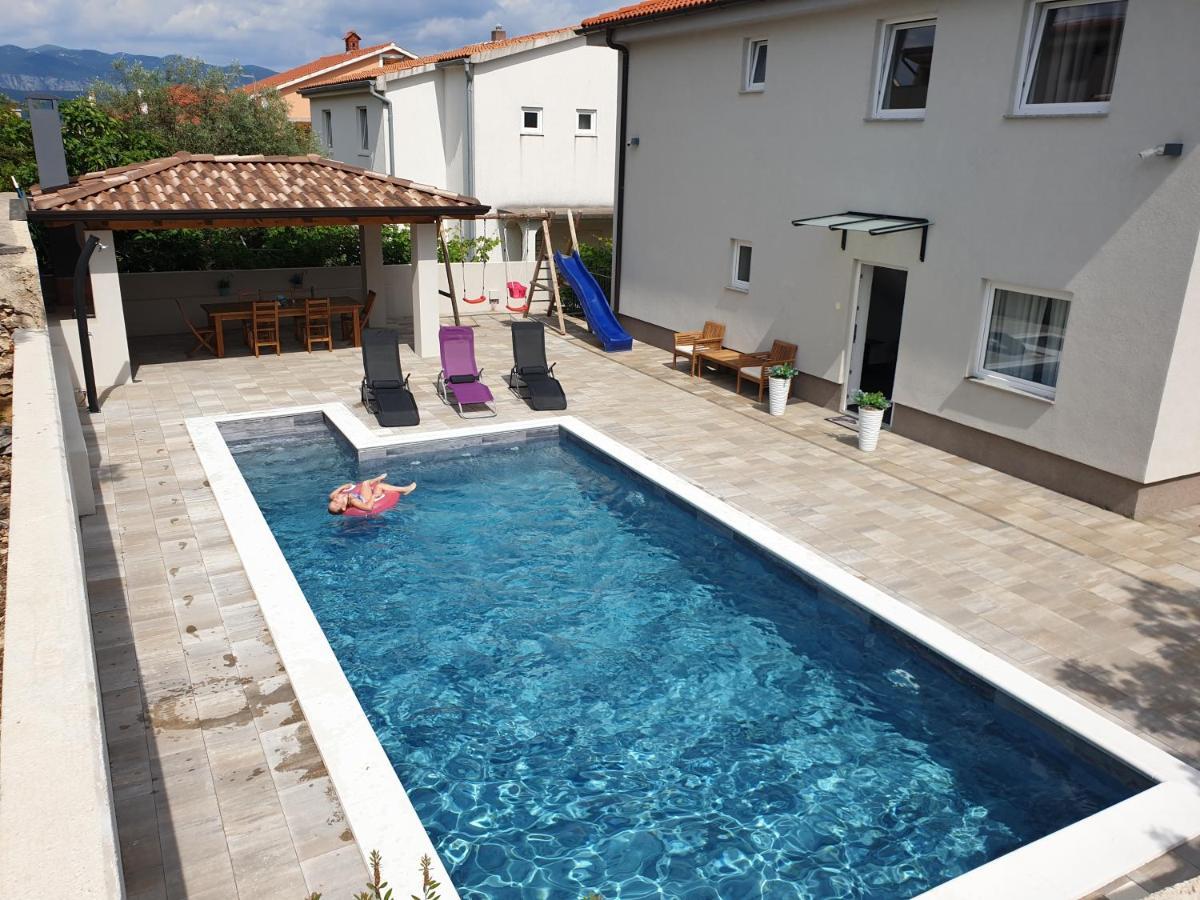 Apartments Klaudija Čižići Eksteriør bilde