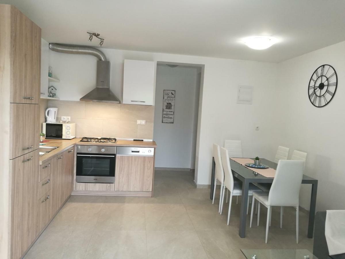 Apartments Klaudija Čižići Eksteriør bilde