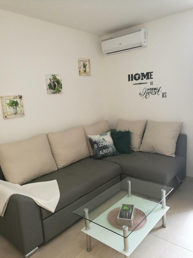 Apartments Klaudija Čižići Eksteriør bilde